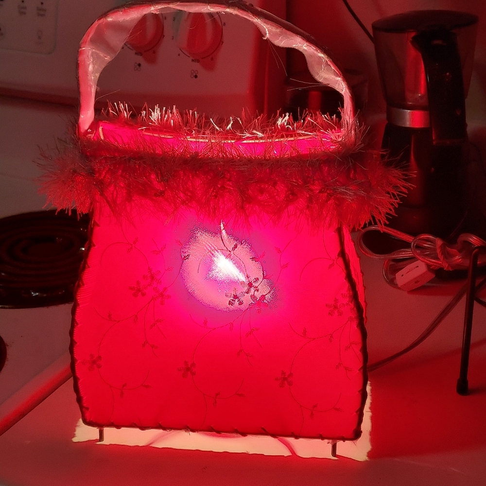 Beautiful Pink Purse Lamp. Great As A Night Light - Picture 10 of 10